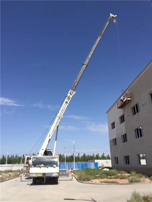 广西“轻装强干”—— 吊车的 “轻量化臂架” 技术